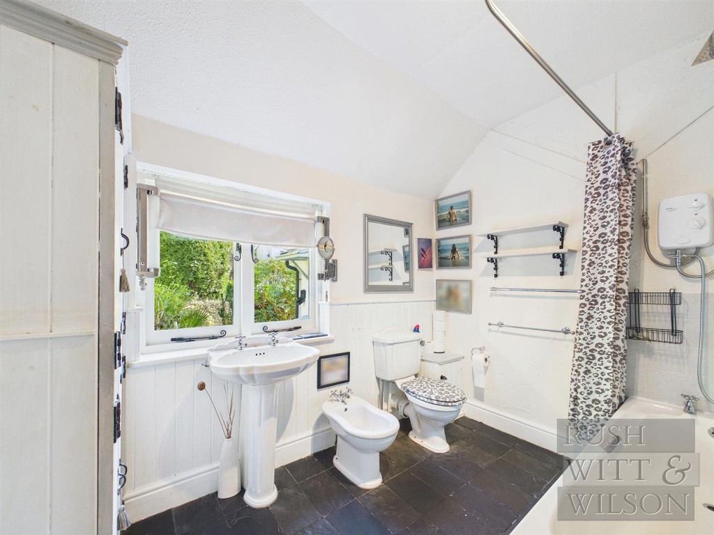 Lot: 123 - SEMI-DETACHED COTTAGE FOR REFURBISHMENT WITH FAR REACHING VIEWS - Bathroom with WC